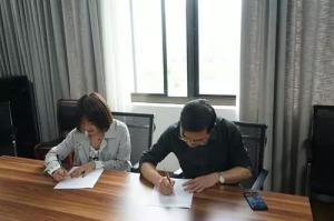 推進(jìn)幫帶結(jié)對(duì)建設(shè)，搭建成長(zhǎng)成才大舞臺(tái) ——房總集團(tuán)導(dǎo)師傳幫帶簽訂
