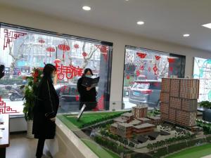 “硬核”舉措戰(zhàn)疫情， “大招”連出助開工——房總集團(tuán)營銷部積極做
