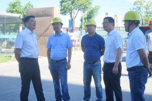 集團黨委書記、董事長周建新一行赴工地慰問公司高溫下堅守崗位的建設(shè)